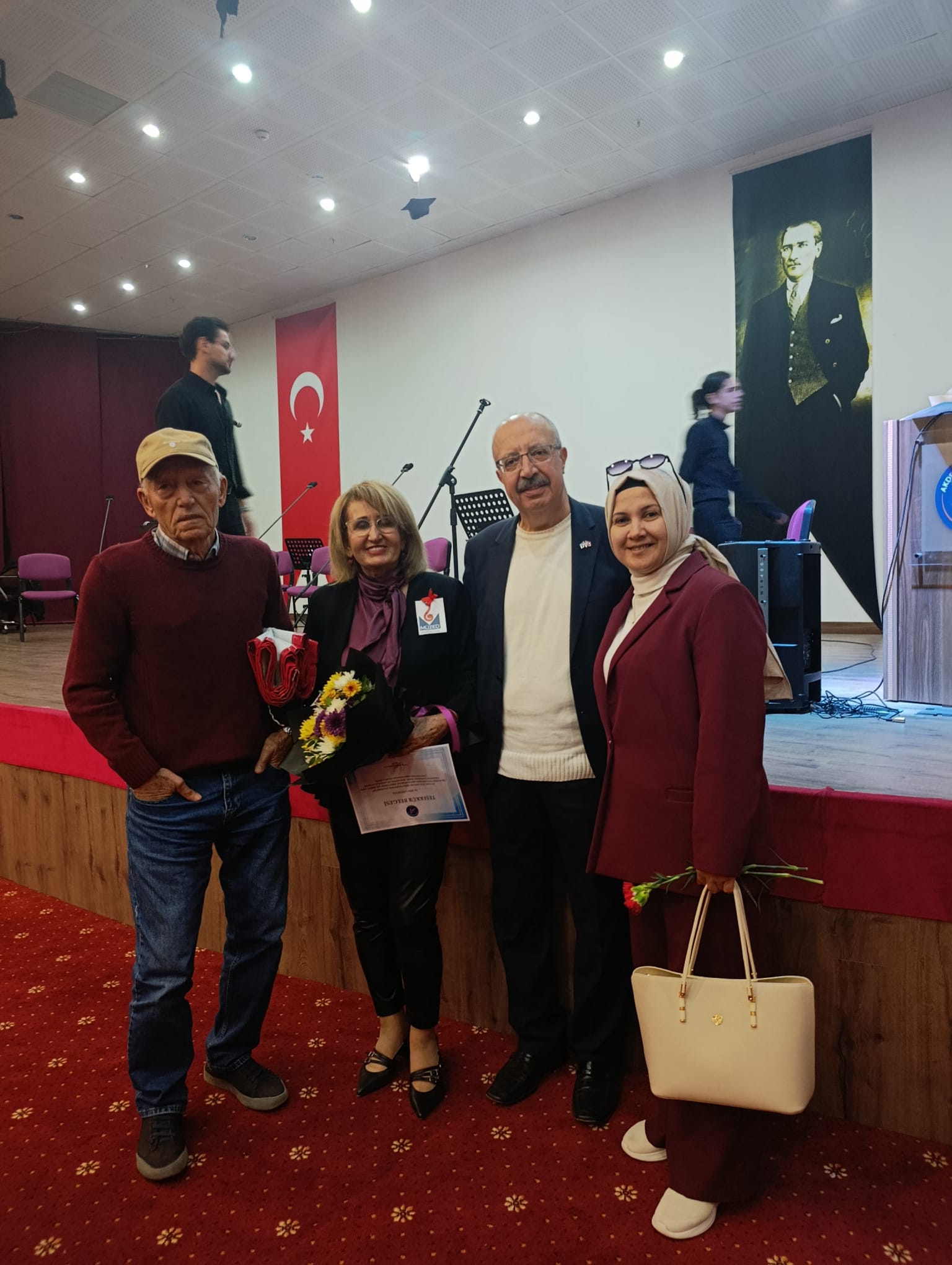 Antalya’da 24 Kasım Öğretmenler Günü Coşkusu: Salon Doldu Taştı
