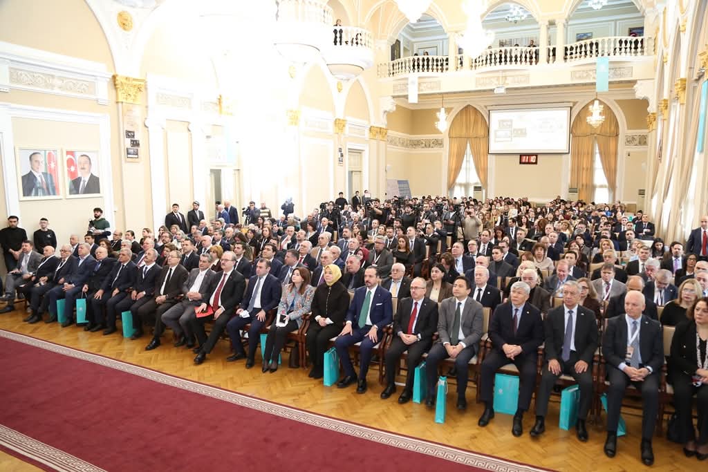 Bilim insanları Bakü'de buluştu: 100 yıllık miras geleceğe taşınıyor