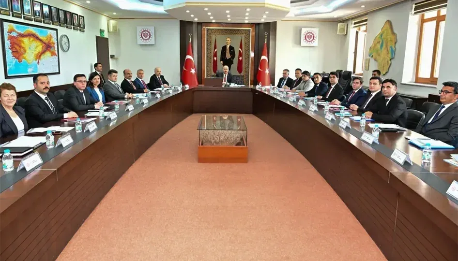 Vali Erin: “Çalınmadık kapı, ulaşılmadık vatandaş bırakmayacağız”