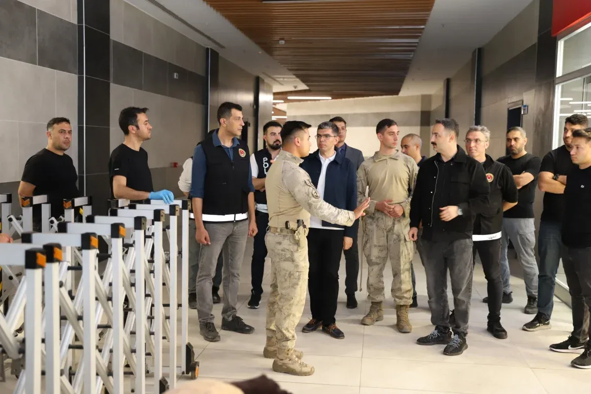 Kaymakamı Ayvat’tan Doğubayazıt Gürbulak Gümrük Kapısı’da gece denetimi