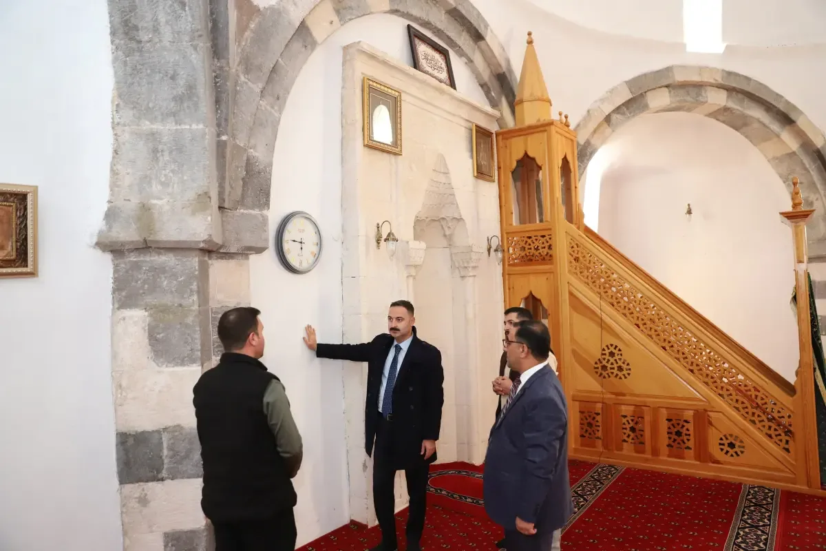 Kaymakam Ayvat, Eski Bayezid Camii’ni ziyaret etti