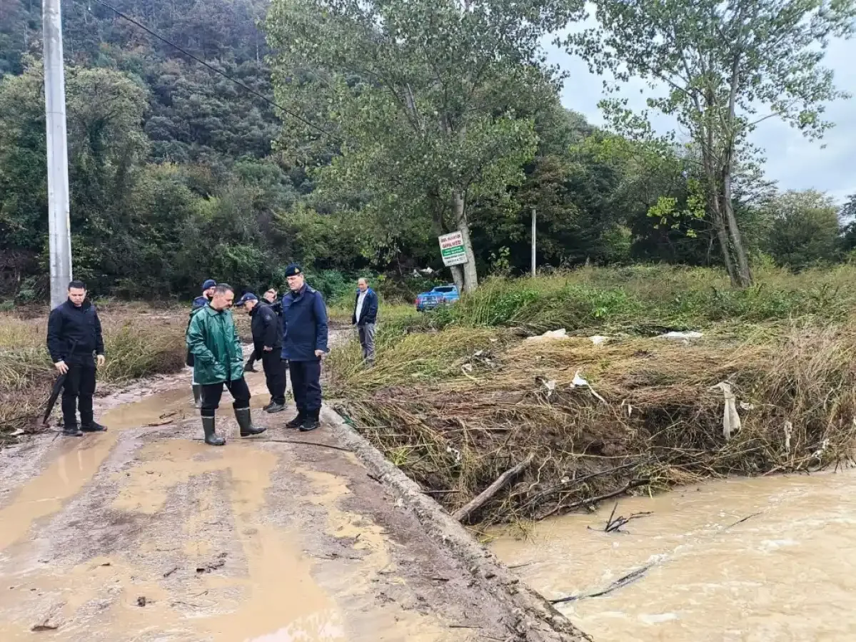 Gebze’de araç dereye düştü: 2 kişinin cansız bedeni bulundu